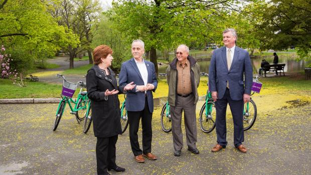 Dr. John D. Bennett, President and CEO of CDPHP, Carm Basile, CEO of CDTA, City of Albany Mayor Kathy Sheehan and CDTA Board Chairman Jayme Lahut